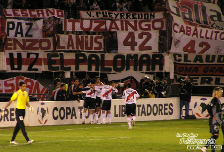 River Plate vs Liga Universitaria de Quito (LIB 2005) 30